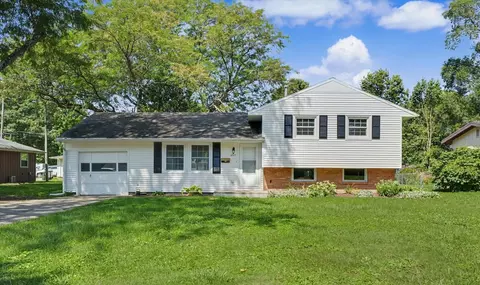 1817 Larch Pl, Urbana, IL 61801