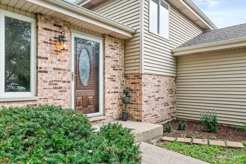 Exterior - 1702 Pebble Beach Dr, Plainfield, IL 60586 photo 3 of 4