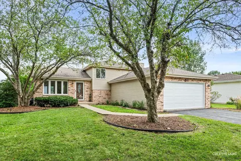 Exterior - 1702 Pebble Beach Dr, Plainfield, IL 60586 photo 2 of 4