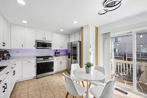 Kitchen - 3386 Sanctuary Dr, Elgin, IL 60124 photo 2 of 3