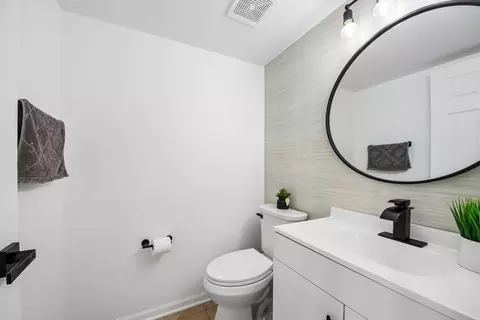 Bath - 3386 Sanctuary Dr, Elgin, IL 60124 photo 1 of 3