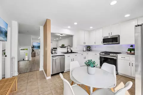 Kitchen - 3386 Sanctuary Dr, Elgin, IL 60124 photo 1 of 3