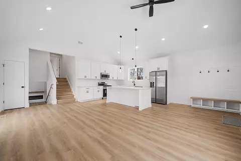 Entry Way - 8244 44th St, Lyons, IL 60534 photo 1 of 3