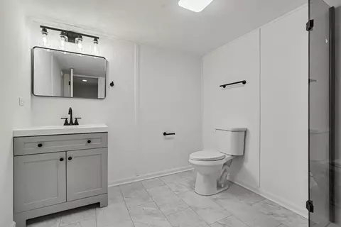 Bath - 753 Westgate Dr, Aurora, IL 60506 photo 3 of 4