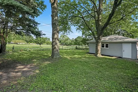 Exterior - 753 Westgate Dr, Aurora, IL 60506 photo 2 of 4