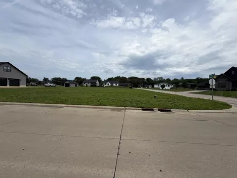 lot9 Woods Estates Of Riverdale, Riverdale, IA 52722