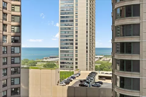 View/Area - 400 E Ohio St #2003, Chicago, IL 60611 photo 2 of 6