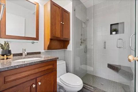 Bath - 400 E Ohio St #2003, Chicago, IL 60611 photo 3 of 5