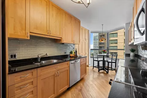 Kitchen - 400 E Ohio St #2003, Chicago, IL 60611 photo 1 of 5