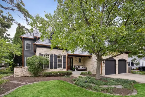 678 Oak St, Glen Ellyn, IL 60137