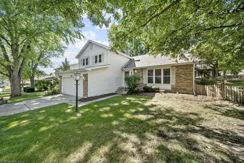 2656 Bloomfield Dr, Lisle, IL 60532