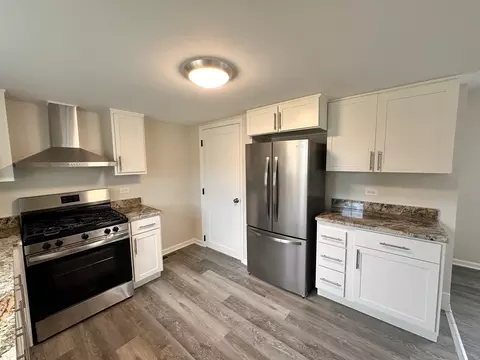 Kitchen - 108 18th Ave, Naplate, IL 61350 photo 3 of 4