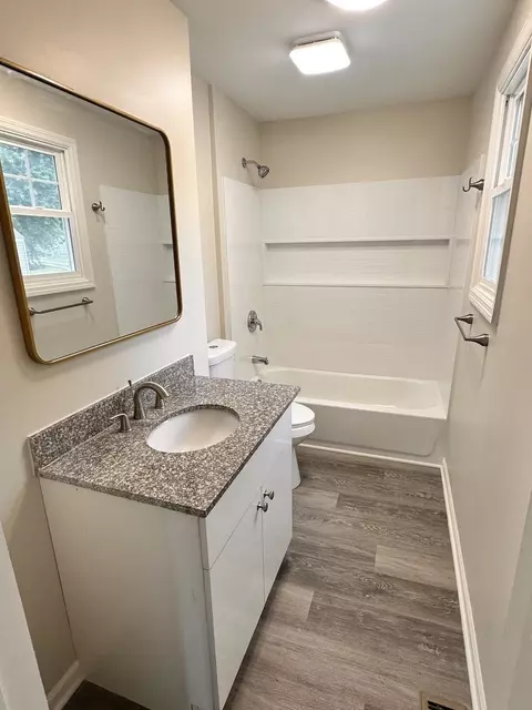 Bath - 108 18th Ave, Naplate, IL 61350 photo 1 of 1