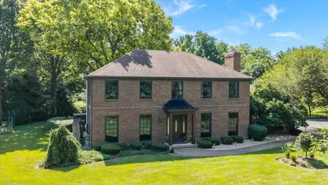 40 W170 Deer Run Dr, Saint Charles, IL 60175