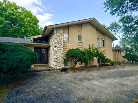 7826 Dunham Rd, Downers Grove, IL 60516