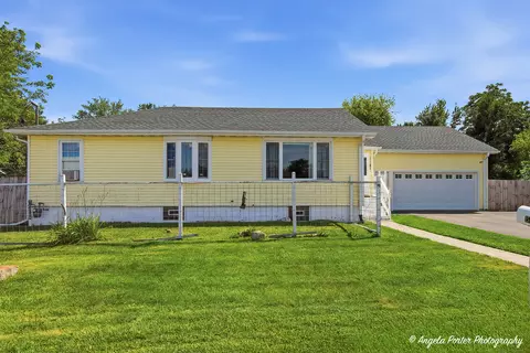 1513 12th St, Waukegan, IL 60085