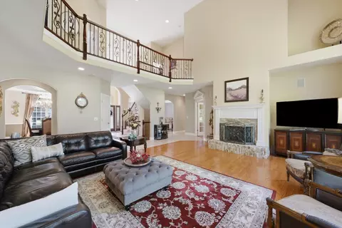 Living - 1108 Chadwick Ct, Aurora, IL 60502 photo 2 of 4