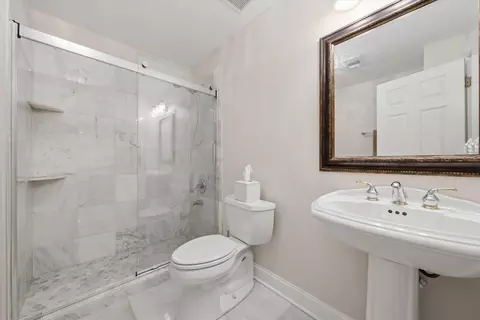 Bath - 1108 Chadwick Ct, Aurora, IL 60502 photo 1 of 5