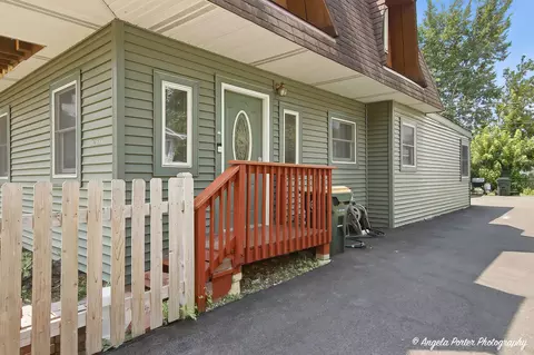 42680 N Lake Dr, Antioch, IL 60002
