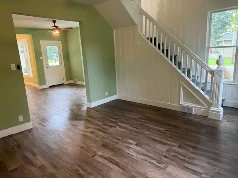 Living - 175 E Union St, Seneca, IL 61360 photo 2 of 5