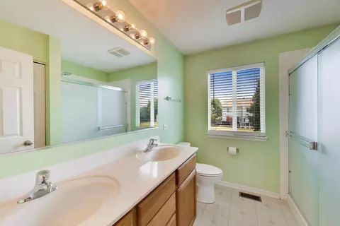 Bath - 6820 Ayre Dr, Mchenry, IL 60050 photo 2 of 4