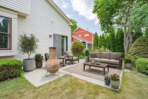 Exterior - 358 E Beech Dr, Schaumburg, IL 60193 photo 2 of 3