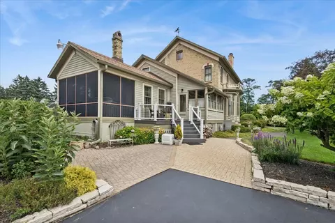 346 Sheridan Rd, Winthrop Harbor, IL 60096