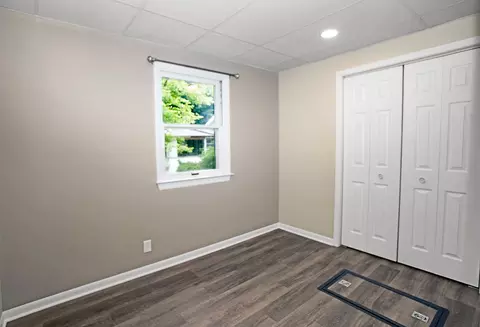 Bedroom - 4919 Parkview Dr, Mccullom Lake, IL 60050 photo 3 of 3