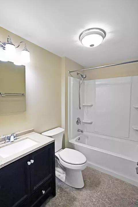 Bath - 4919 Parkview Dr, Mccullom Lake, IL 60050 photo 1 of 1