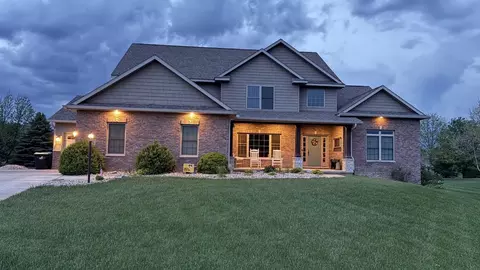 406 Cottingham Ln, Germantown Hills, IL 61548
