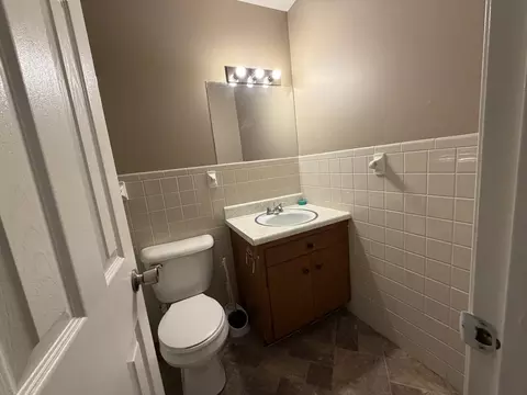 Bath - 314 Riley Dr, Bloomington, IL 61701 photo 1 of 3