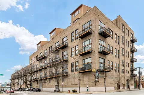 2545 S Dearborn St #702, Chicago, IL 60616