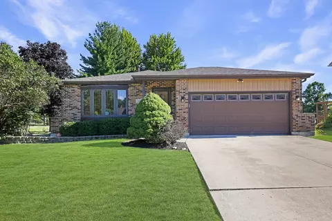 1447 Comanche Dr, Bolingbrook, IL 60490