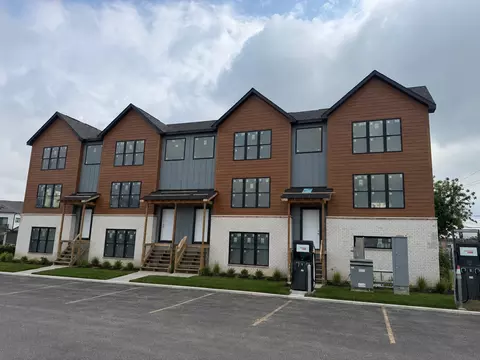 540 N Seymour Ave #C, Mundelein, IL 60060