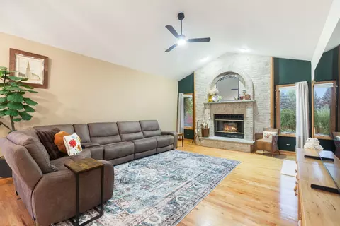 Living - 8404 Squirrel Dr, Spring Grove, IL 60081 photo 4 of 4