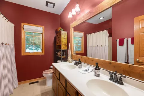Bath - 8404 Squirrel Dr, Spring Grove, IL 60081 photo 1 of 4