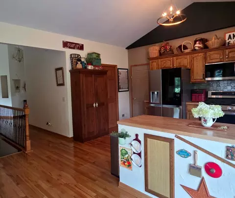 Kitchen - 8404 Squirrel Dr, Spring Grove, IL 60081 photo 4 of 6