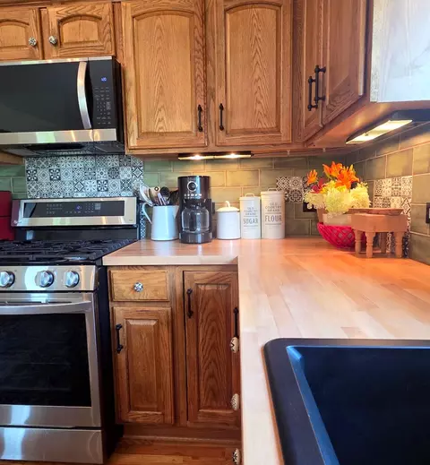 Kitchen - 8404 Squirrel Dr, Spring Grove, IL 60081 photo 5 of 6