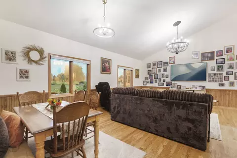 Living - 8404 Squirrel Dr, Spring Grove, IL 60081 photo 2 of 4