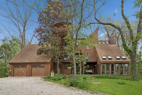 644 Schroeder Rd, Coal Valley, IL 61240