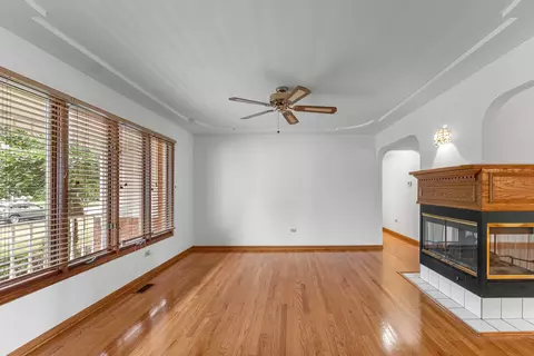 Living - 5037 W Herbert Ct, Monee, IL 60449 photo 4 of 6