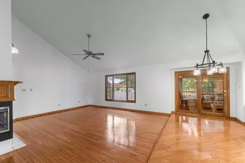 Living - 5037 W Herbert Ct, Monee, IL 60449 photo 2 of 6