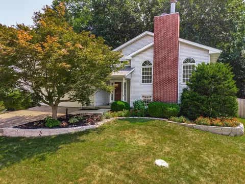 Exterior - 2516 Timber View Dr, Bloomington, IL 61701 photo 3 of 16