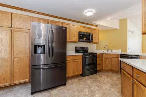 Kitchen - 2516 Timber View Dr, Bloomington, IL 61701 photo 4 of 4