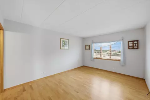 Living - 545 S River Rd #505, Des Plaines, IL 60016 photo 7 of 8