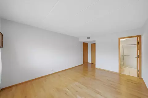 Bedroom - 545 S River Rd #505, Des Plaines, IL 60016 photo 2 of 4