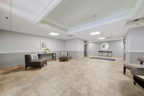 Entry Way - 545 S River Rd #505, Des Plaines, IL 60016 photo 1 of 1