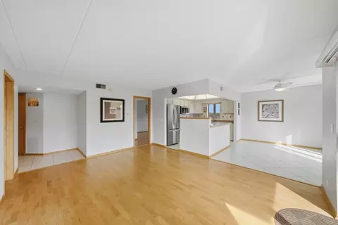 Living - 545 S River Rd #505, Des Plaines, IL 60016 photo 2 of 8