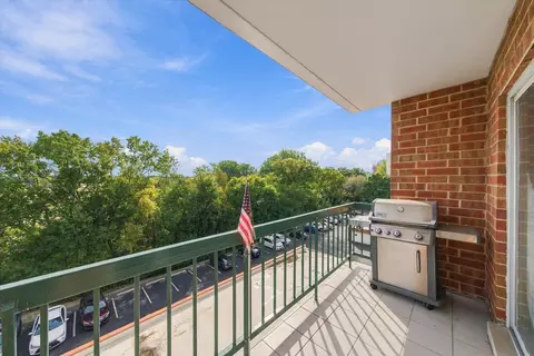 Exterior - 545 S River Rd #505, Des Plaines, IL 60016 photo 2 of 6