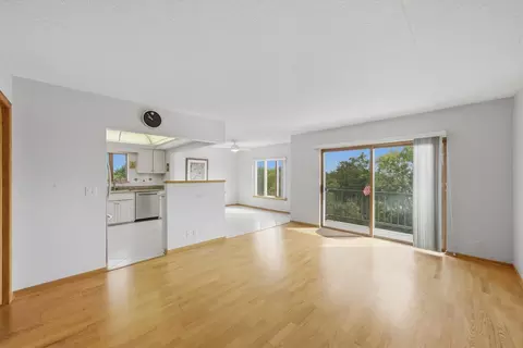 Living - 545 S River Rd #505, Des Plaines, IL 60016 photo 1 of 8